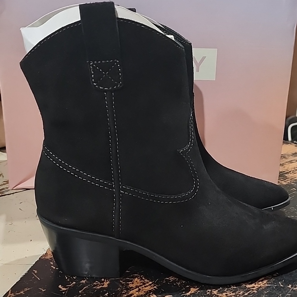 Lisa Vicky Nordstrom Sway-V Black Split Suede Western Bootie Women 7M NEW!